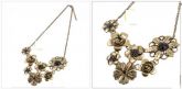 Maxi Colar Flores em Dourado